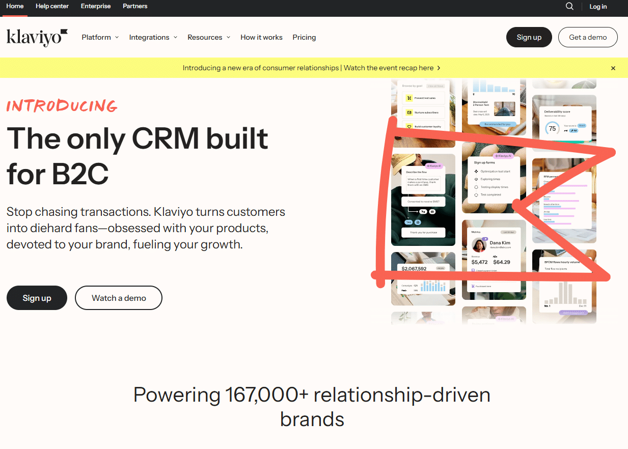 La imagen muestra la página principal de Klaviyo, una plataforma de CRM diseñada específicamente para empresas B2C. En el encabezado se destaca el mensaje "The only CRM built for B2C", y se menciona cómo Klaviyo convierte a los clientes en fanáticos apasionados de los productos de una marca, ayudando a aumentar el crecimiento.